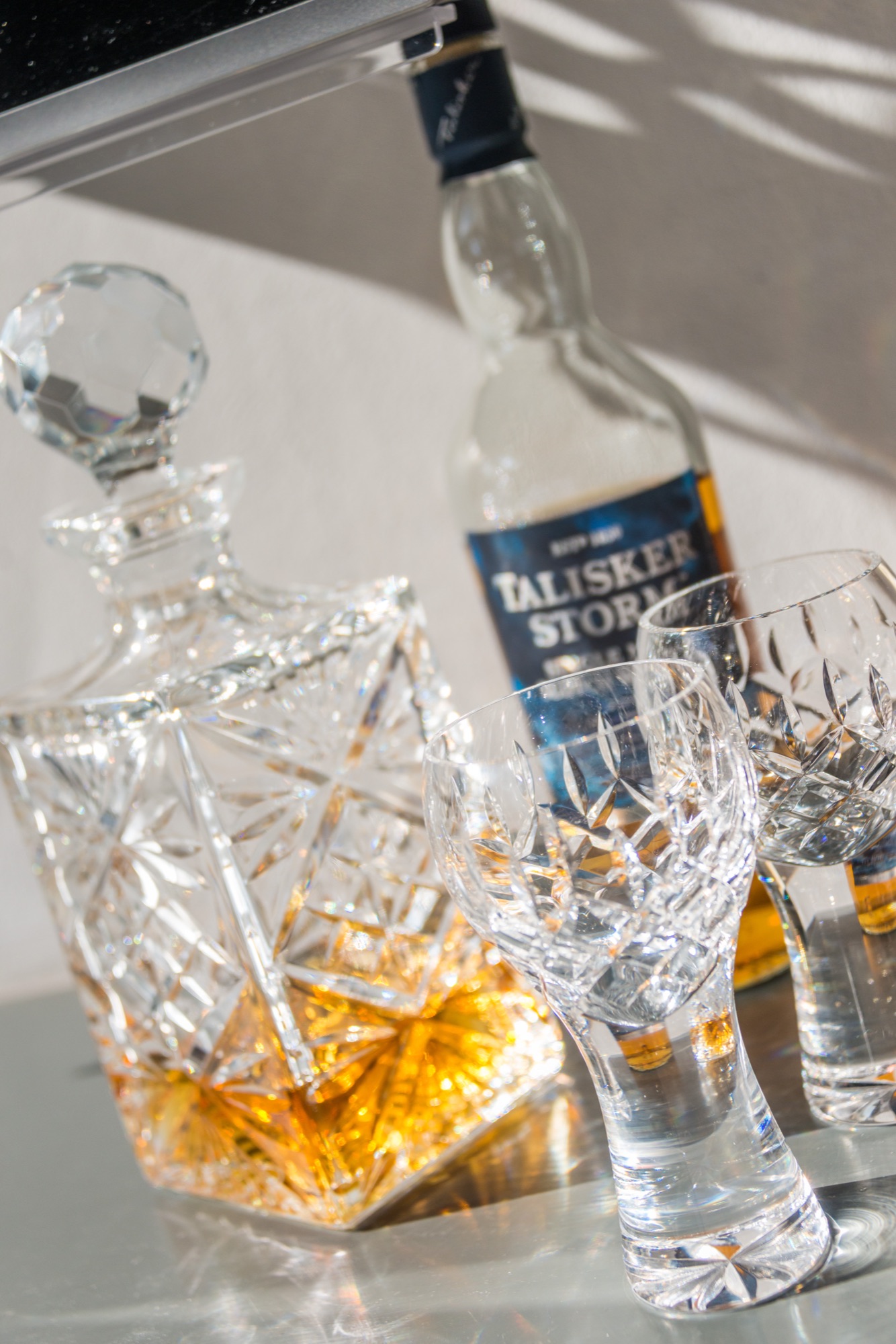 Welcome whisky Talisker Storm in crystal glasses